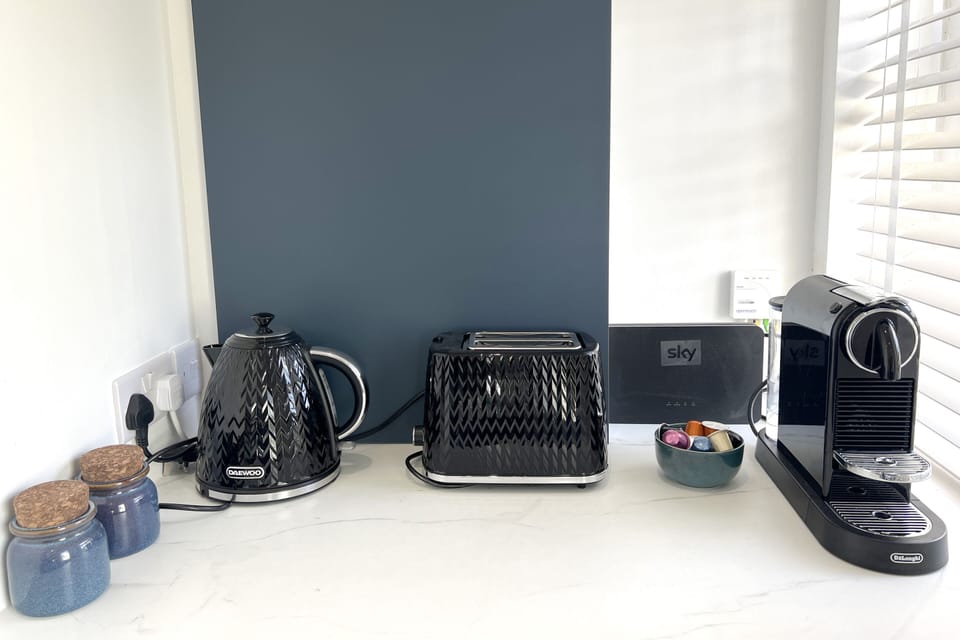 fully equipped kitchen include microwave oven air fryer dishwasher coffee machine and washing machine