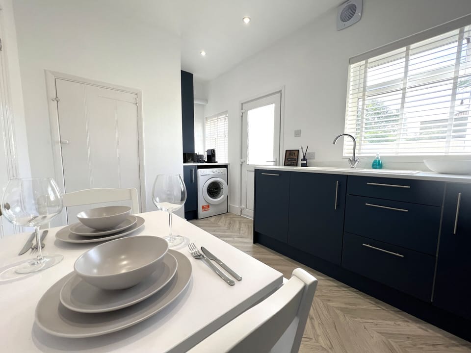 fully equipped kitchen include microwave oven air fryer dishwasher coffee machine and washing machine