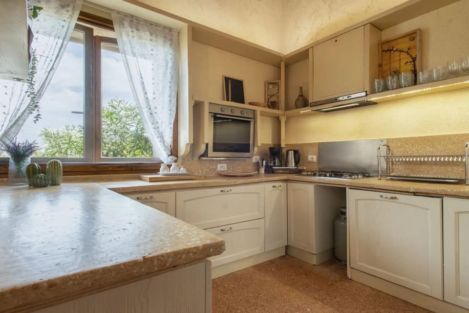 102) Essenthia, Alghero