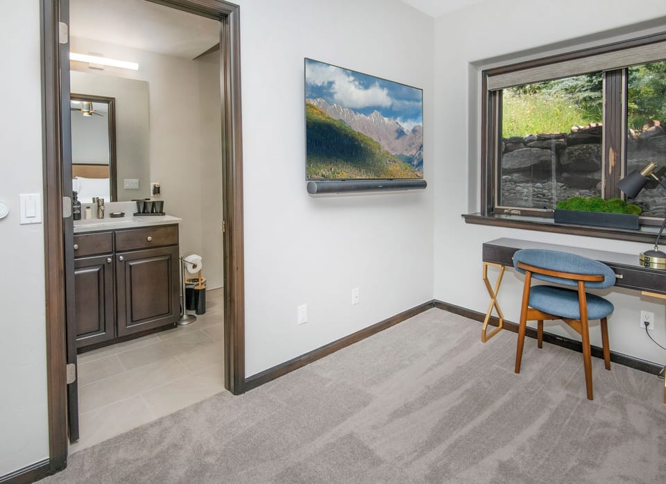 Bedroom 3 Bathroom Enterance