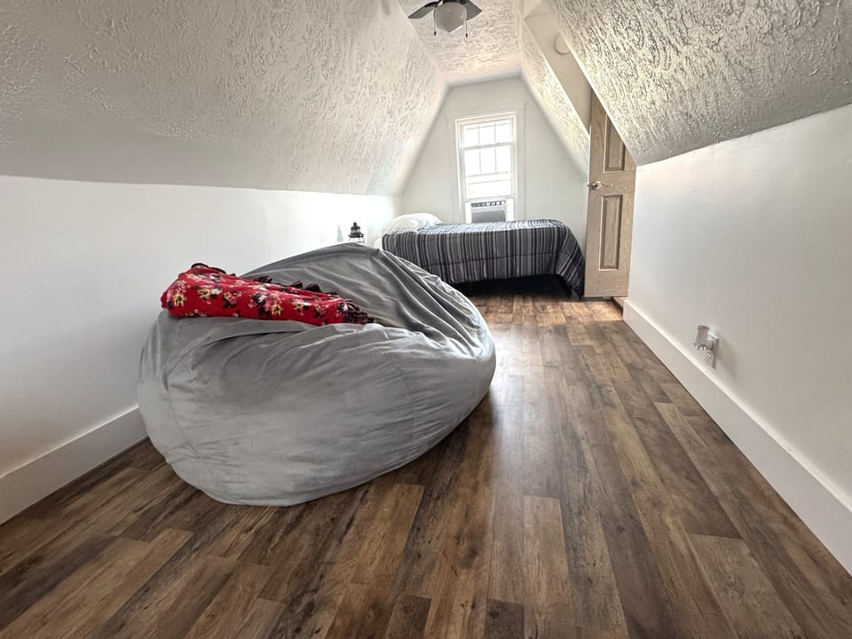 Bedroom 2: Twin and Full