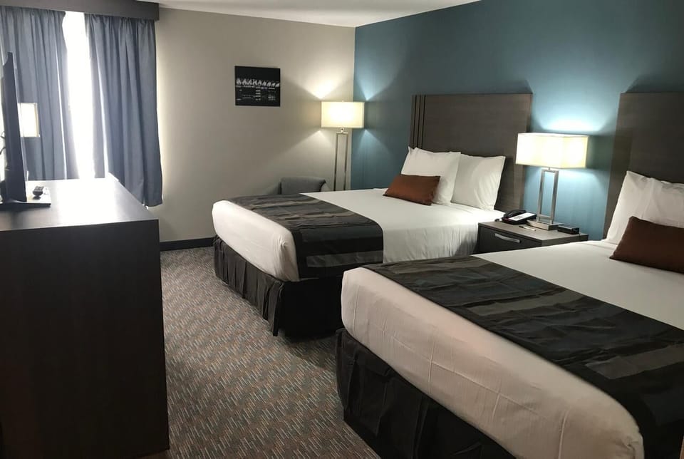 2 Queen beds, mini-fridge and microwave