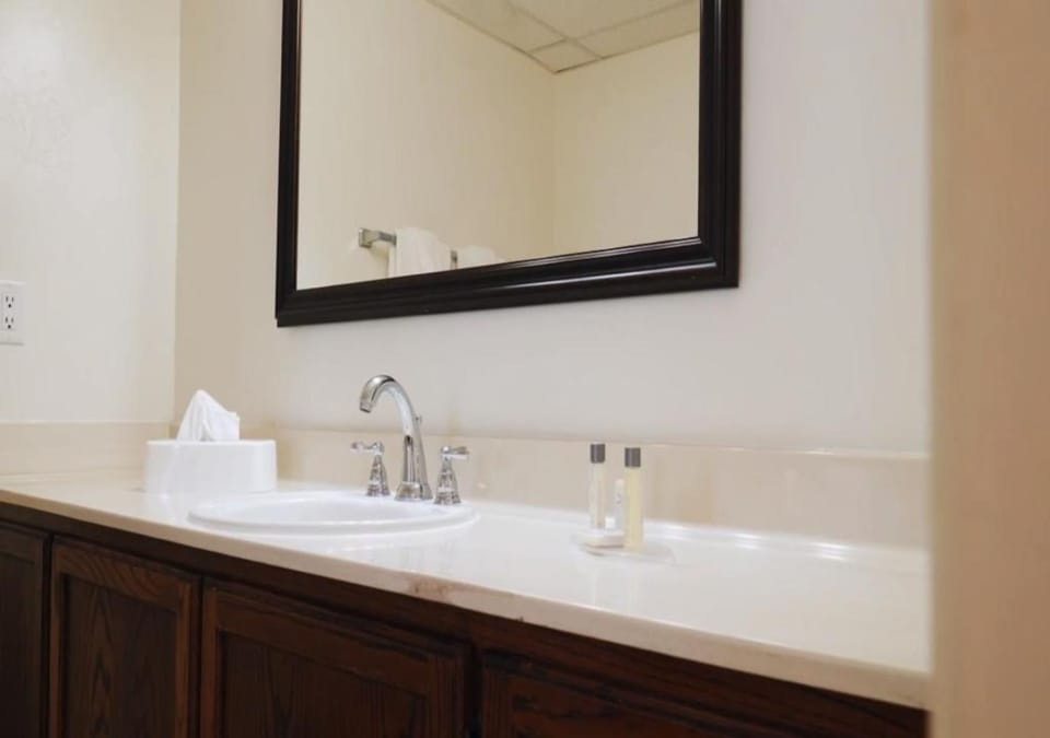 Bathroom. Exact unit will be assigned upon arrival. Views, colors, and decor may vary.