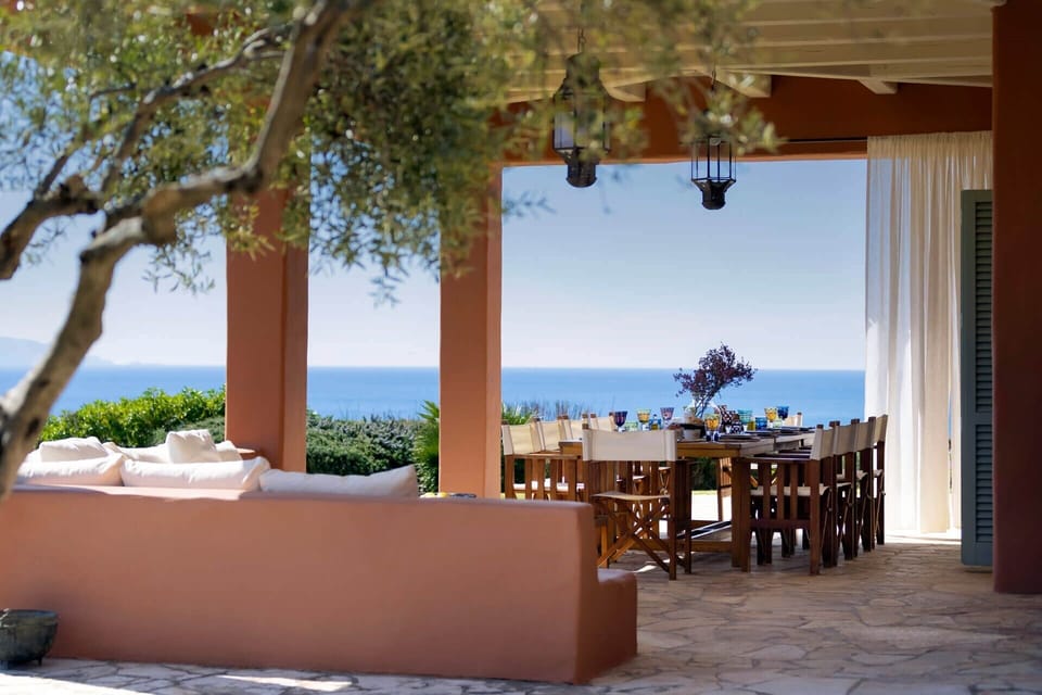 The gorgeous al fresco dining area.