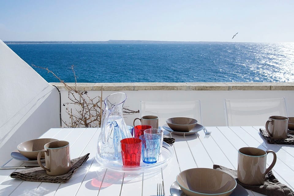Breakfast, lunch or dinner... dining on the terrace is de rigueur!