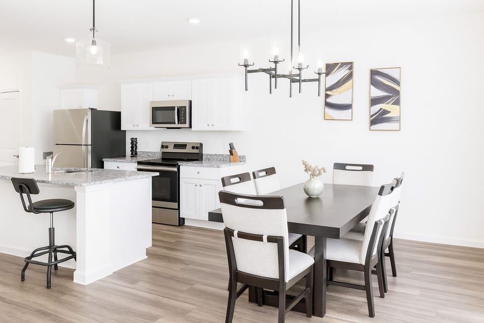 Kitchen & Dining