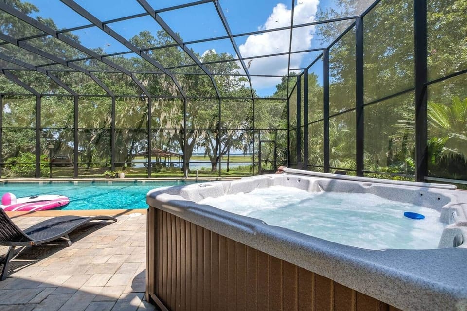 Hot tub + jets + bubbles = RELAXING FUN
