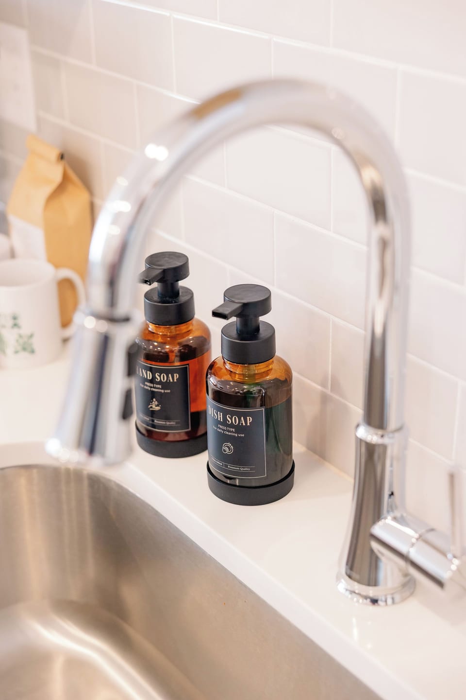 🧼 Thoughtful touches include hand soap and dish soap at the kitchen sink, so you’ll have everything you need for a comfortable and convenient stay.
