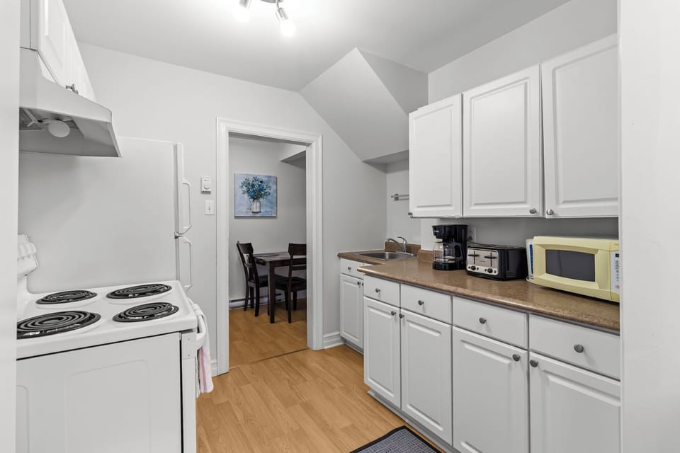 Fully Equipped Kitchen for Cooking - 
Modern appliances and clean design.

