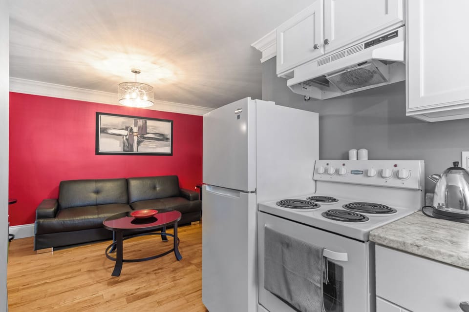 Open-concept kitchen and living area, making it easy to cook and socialize.