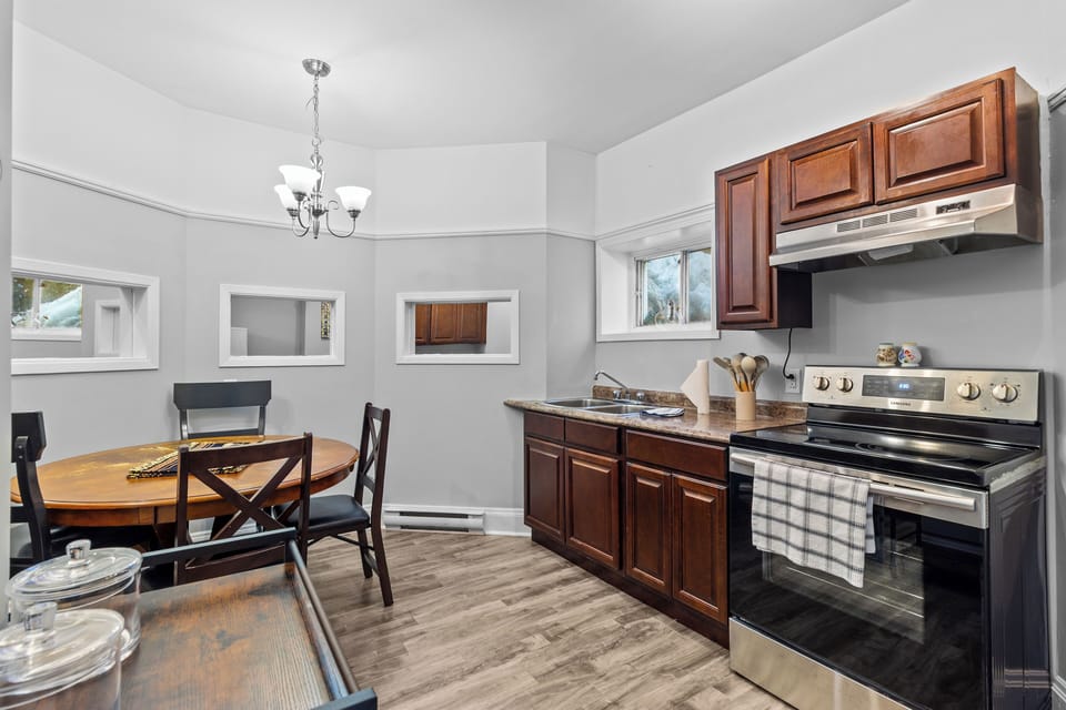 Kitchen/Dining: Enjoy home-cooked meals in the fully equipped kitchen with a classic wooden dining set for four.