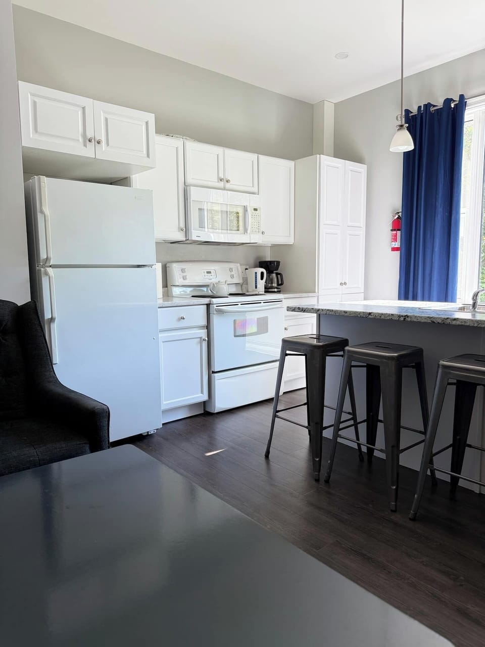 Whip up your favorite dishes with ease in our fully equipped kitchen – all the essentials are here!