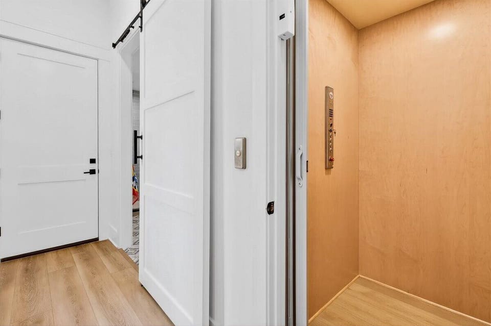 1st Floor, Elevator