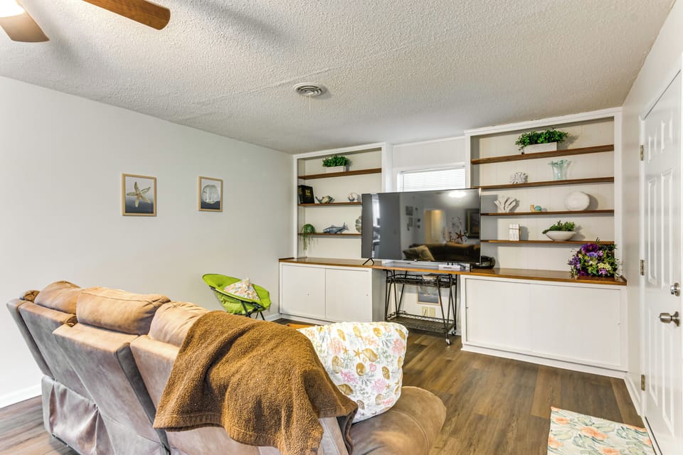 Pensacola Vacation Rental | 3BR | 2BA | 1,500 Sq Ft | 2 Steps Required