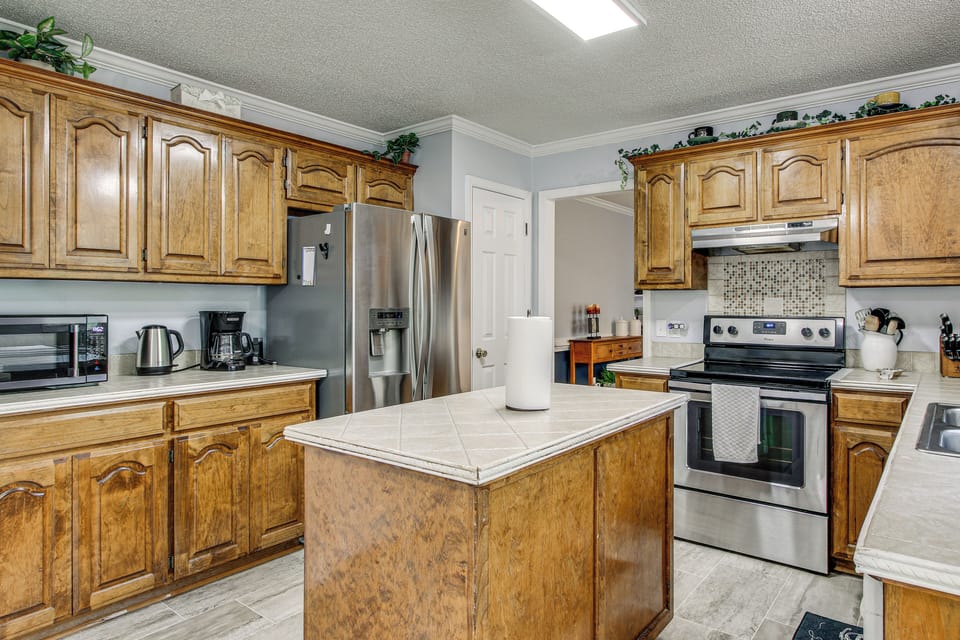 Well-Equipped Kitchen | Dishwasher | Cooking Basics