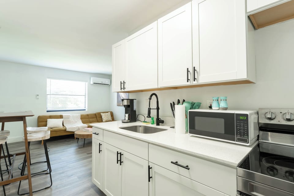 Fully equipped kitchen with modern appliances, perfect for home-cooked meals.