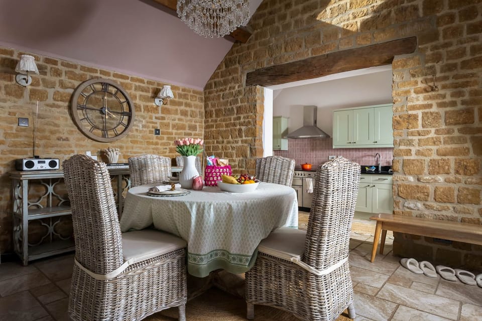 May Cottage Dining
