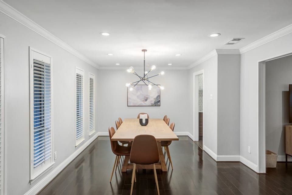 Open-concept dining area for all of your family and friends - table seats 8.