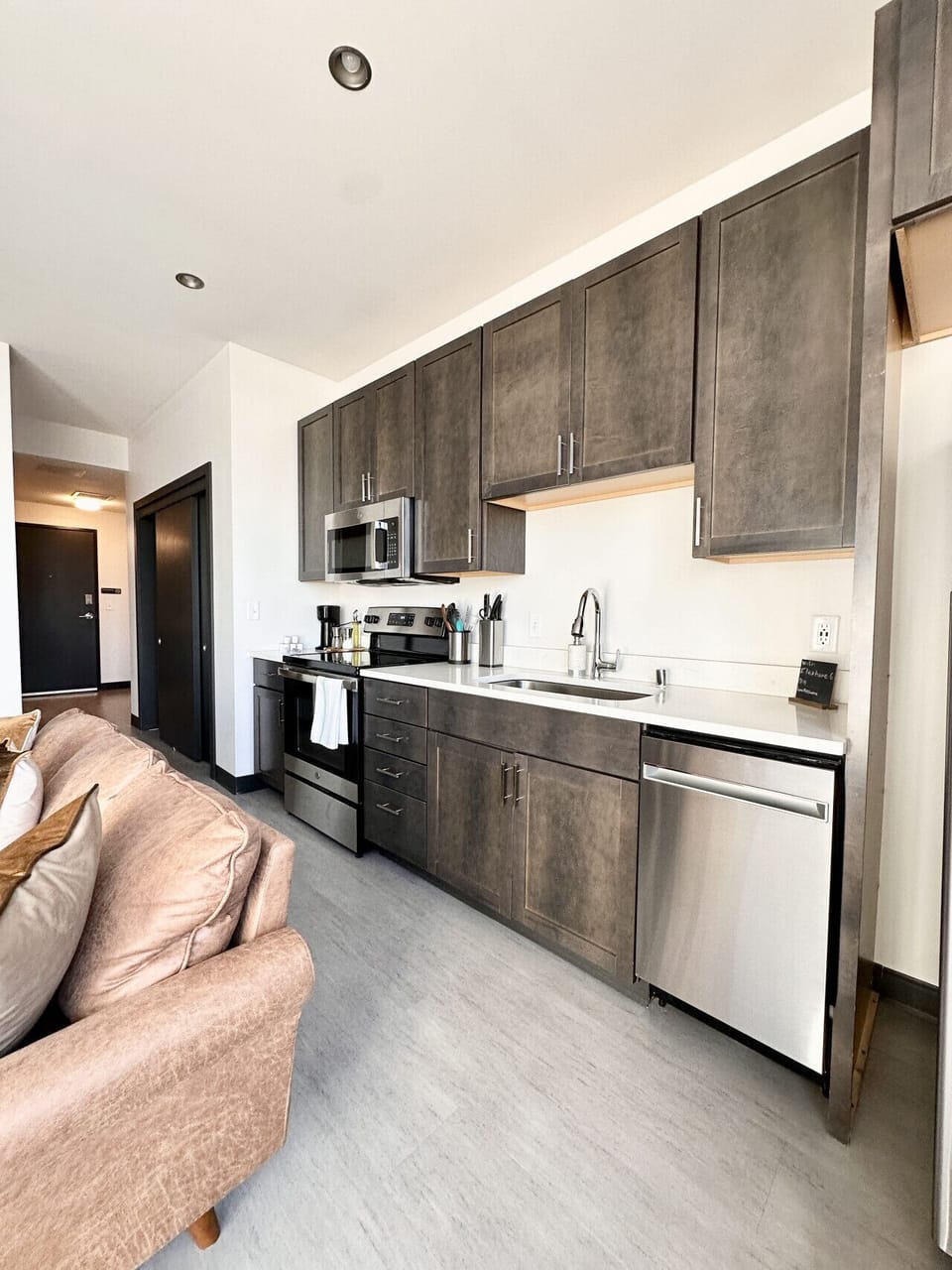 Full kitchen