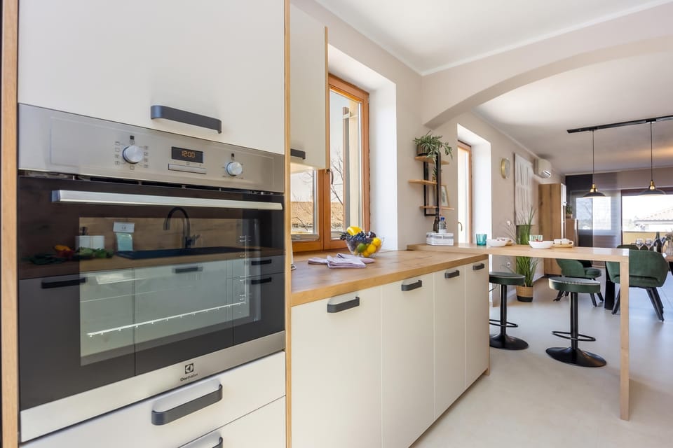 Kitchen and dining area