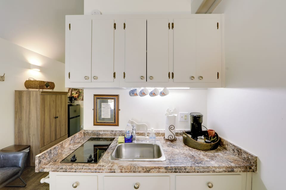 Kitchenette | 2-Burner Stovetop | Pod Coffee Maker | Fridge