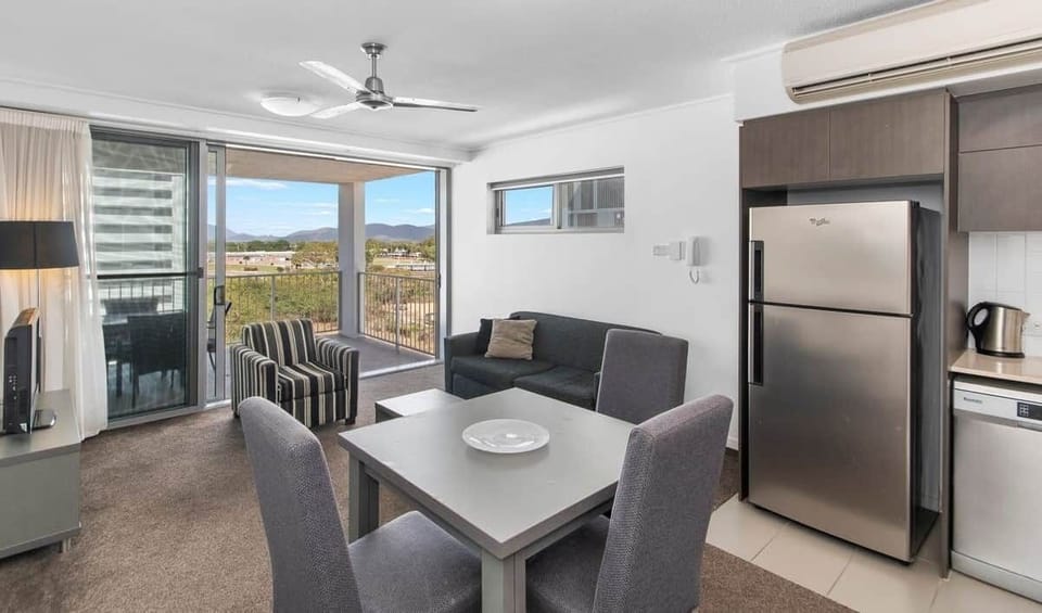 1loungekitchen