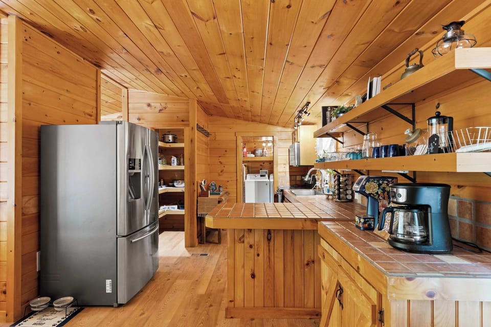 Fuel up for a day of adventure or wind down with a late-night snack. This kitchen has everything you need and more.