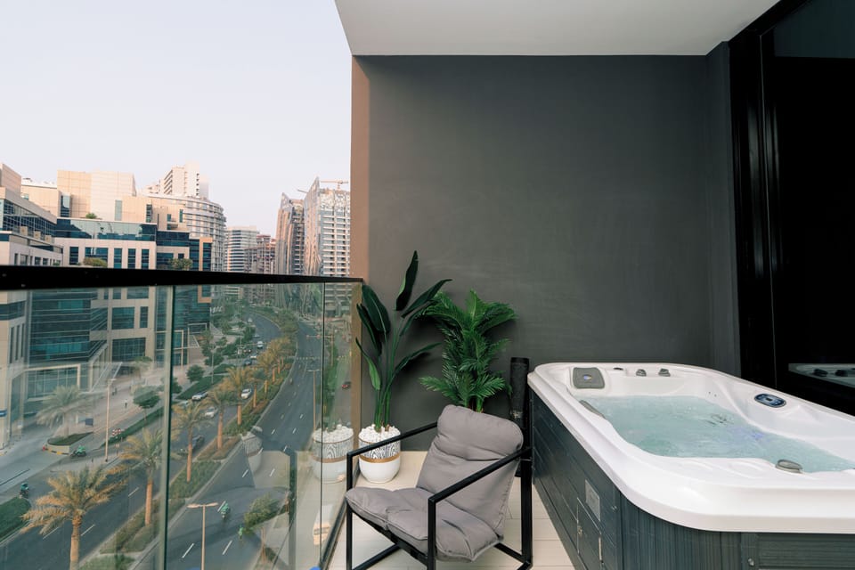 Outdoor spa tub