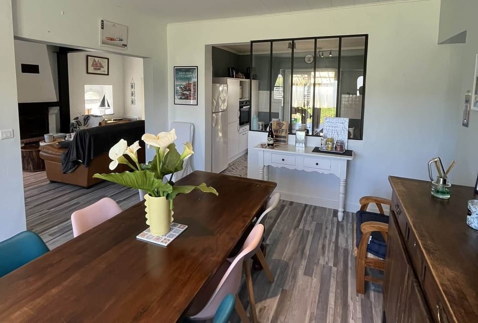 Coin repas - Salon - Cuisine