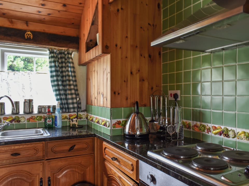 Kitchen | Skyber - Old Newham Farm Cottages, Camelford