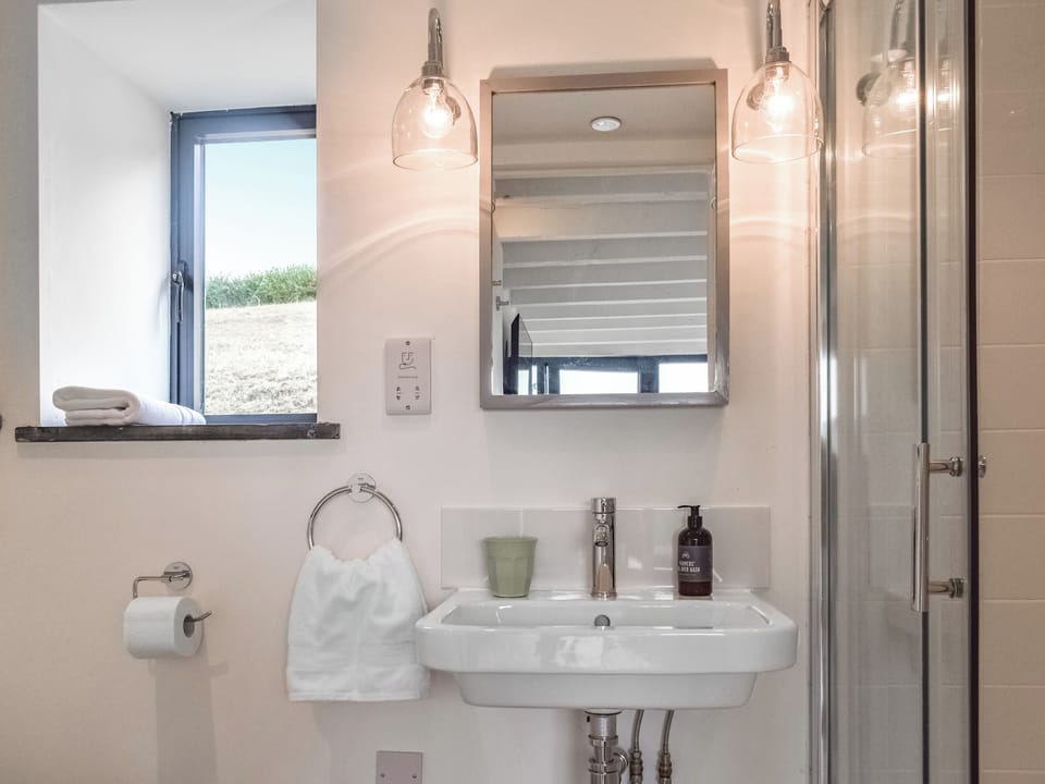 Bathroom | The Granary - Blaenau Escapes, Boughrood Brecon