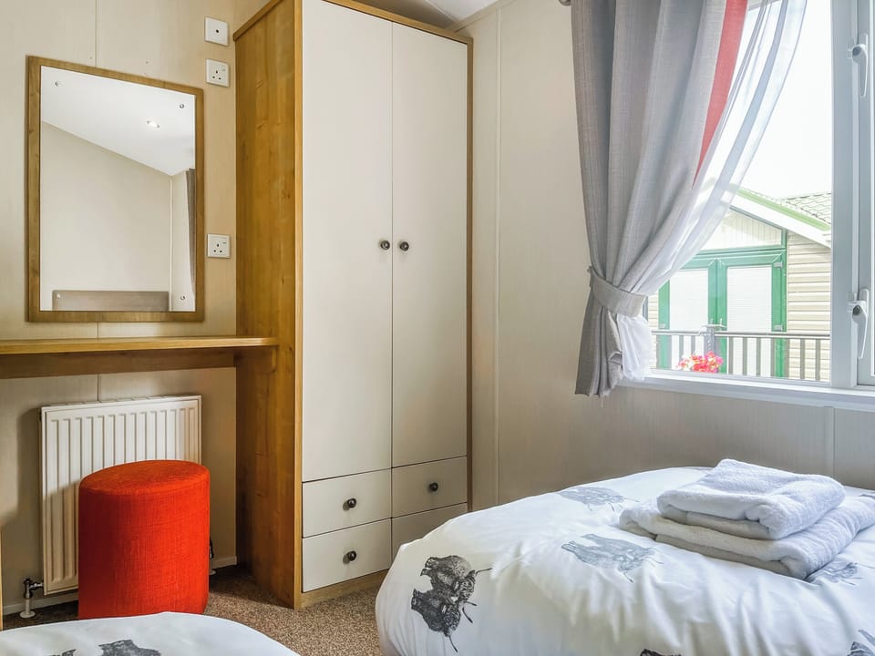 Twin bedroom | Glen View Lodge, Dunbar