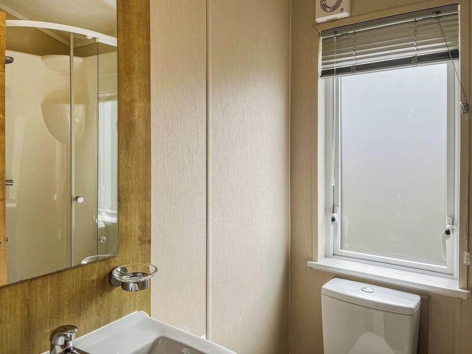 Bathroom | Glen View Lodge, Dunbar