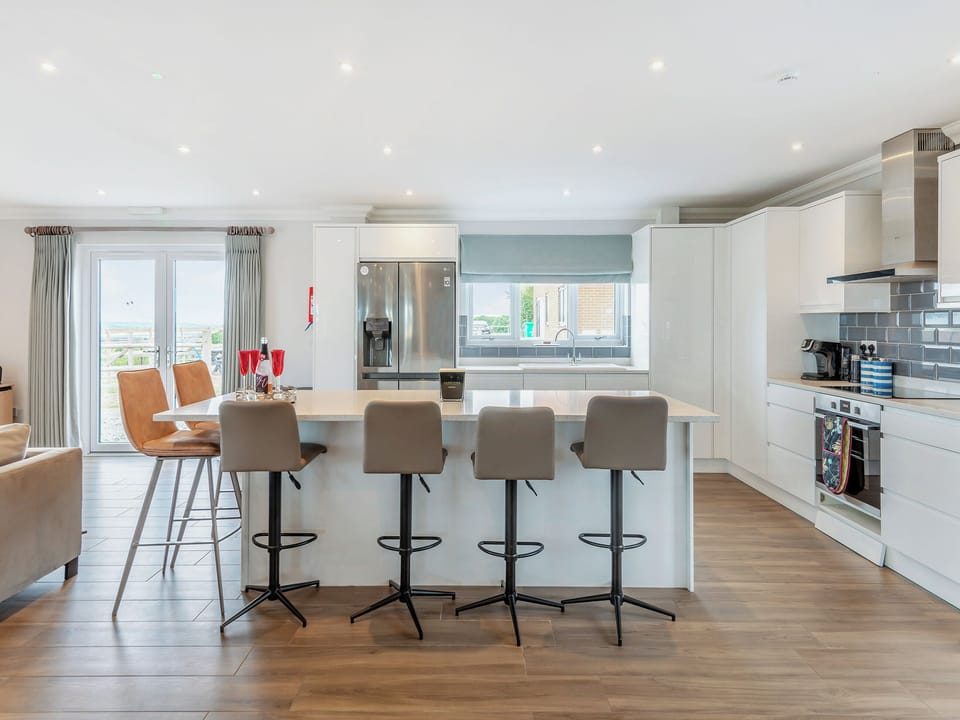 Open plan living space | Mals Barn - Hall Farm Cottages, Althorne