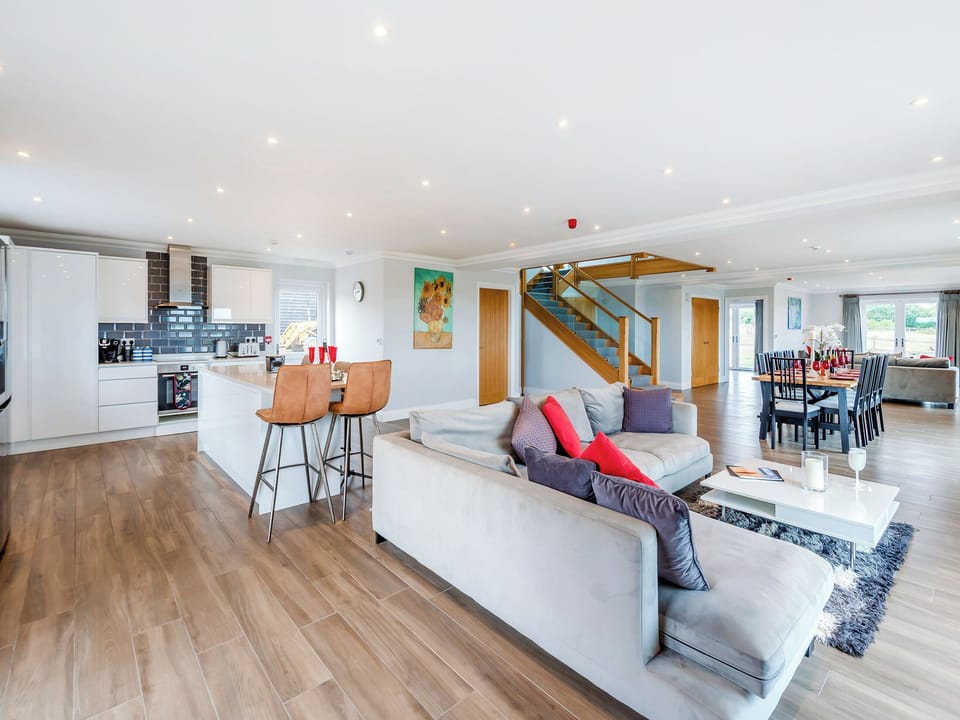 Open plan living space | Mals Barn - Hall Farm Cottages, Althorne