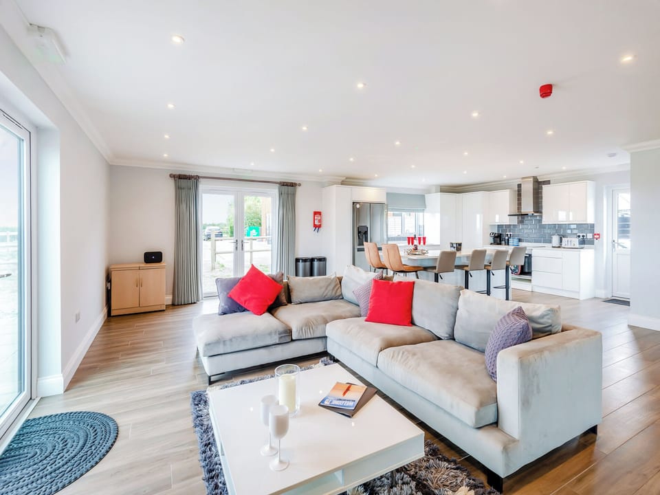 Open plan living space | Mals Barn - Hall Farm Cottages, Althorne