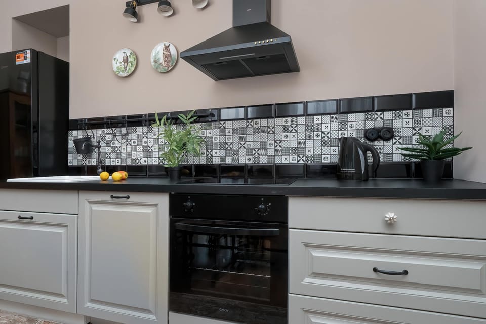 Modern, fully equipped kitchen