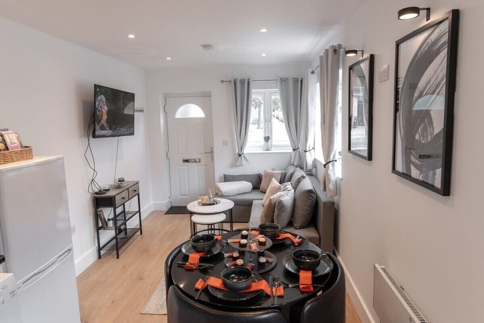 Living Room / Lounge