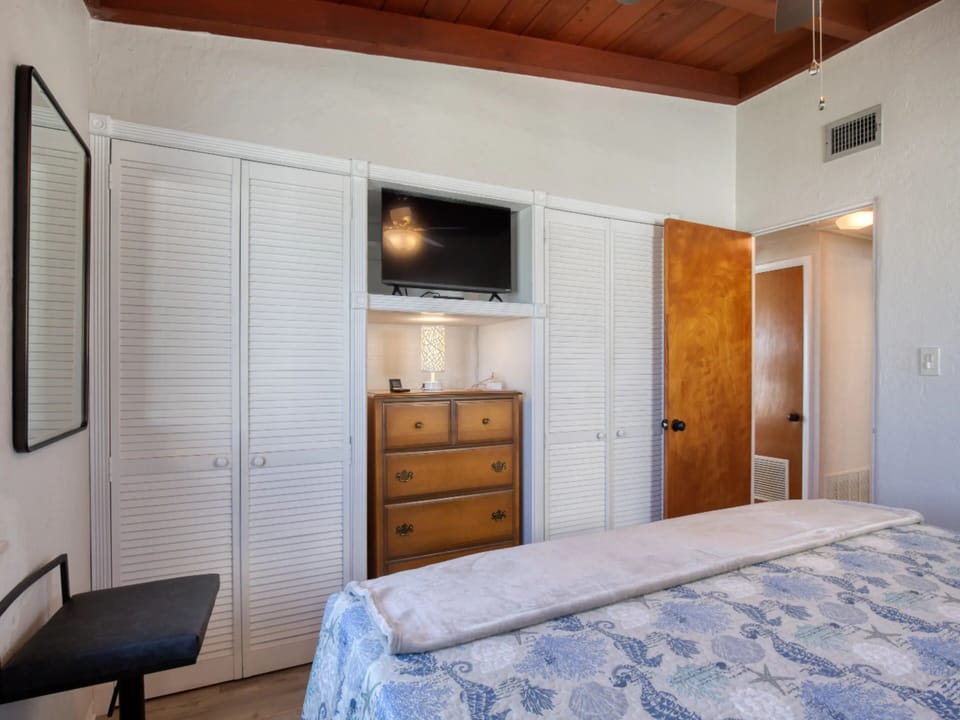 Second Bedroom - Smart TV