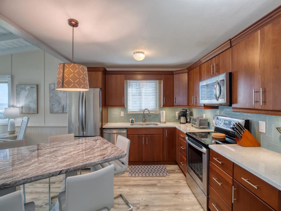 Fully Equipped Kitchen with Stainless Steel Appliances