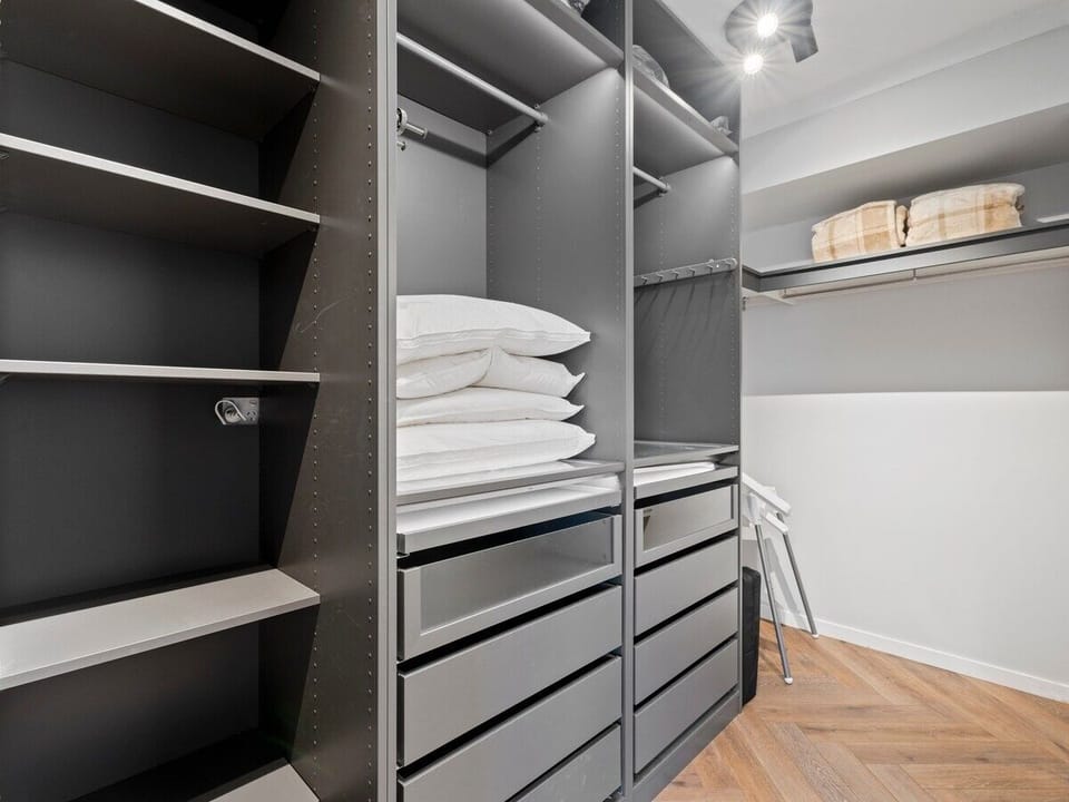 Master bedroom with king bed, walk-in robe, and ensuite.