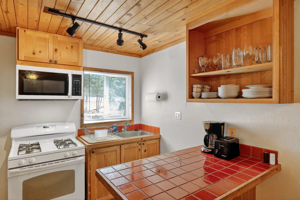 Indoors, Appliance, Microwave, Oven, Kitchen