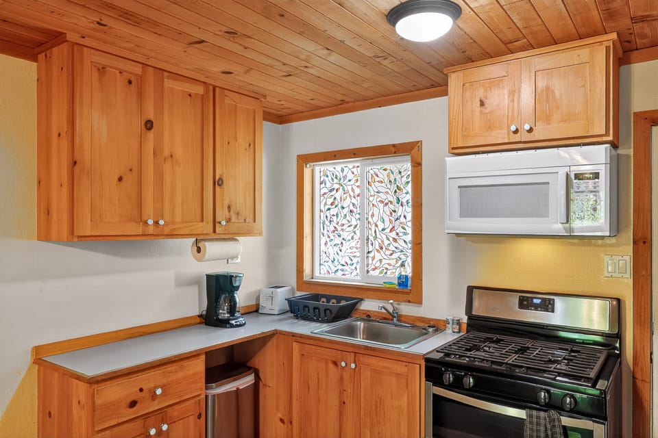 Indoors, Appliance, Microwave, Oven, Kitchen