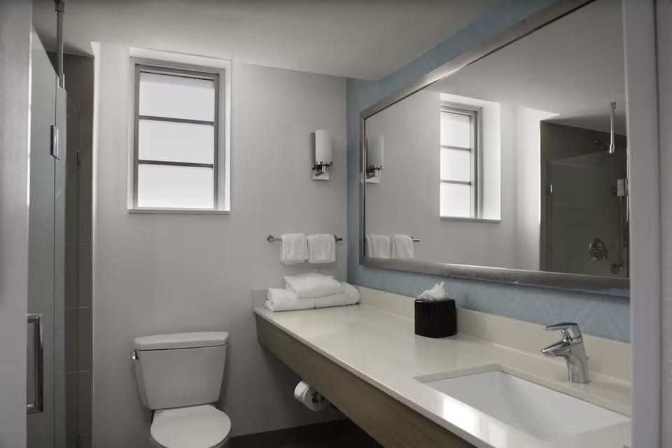 Step into a bright, streamlined bath designed for comfort.