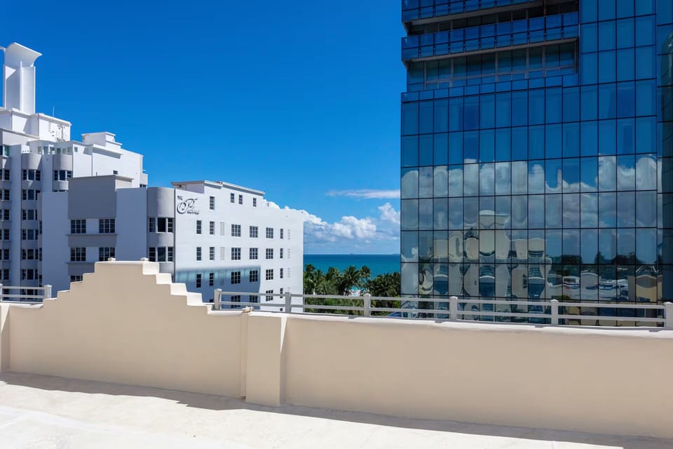 Enjoy the open-air, perfect for relaxing moments and fresh coastal views.
