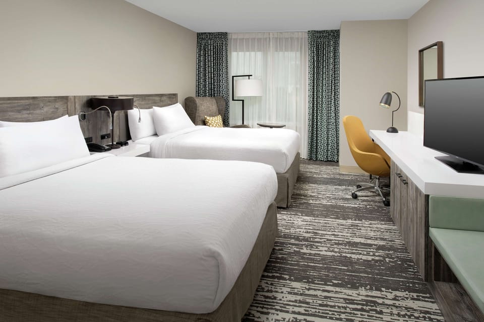 Comfortable Unit with 2 Queen size Beds, Exact unit will be assigned upon arrival. Views, colors and decor may vary