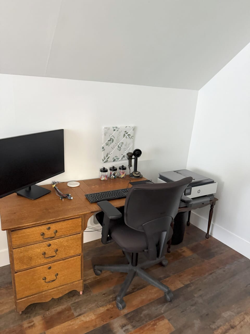 A complete workstation ready for productivity.
