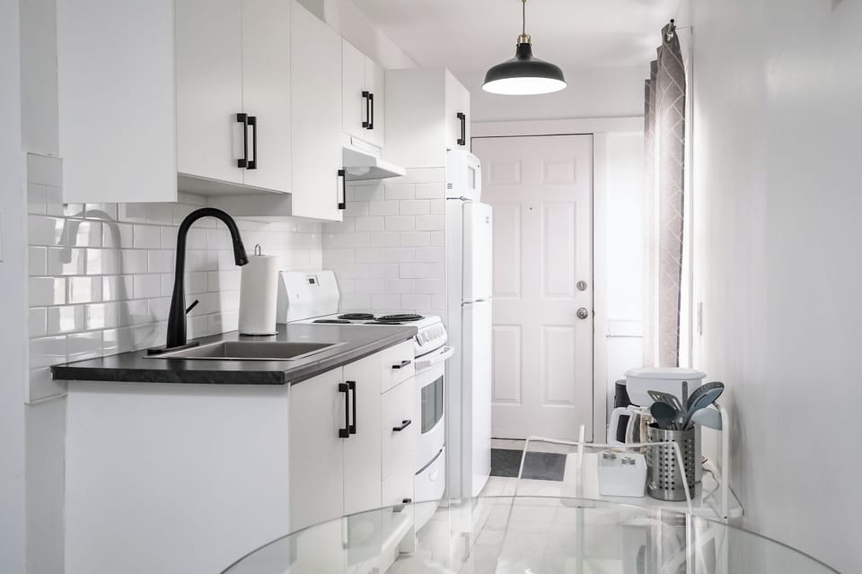 Compact and fully equipped kitchen with cooking essentials, perfect for cooking.