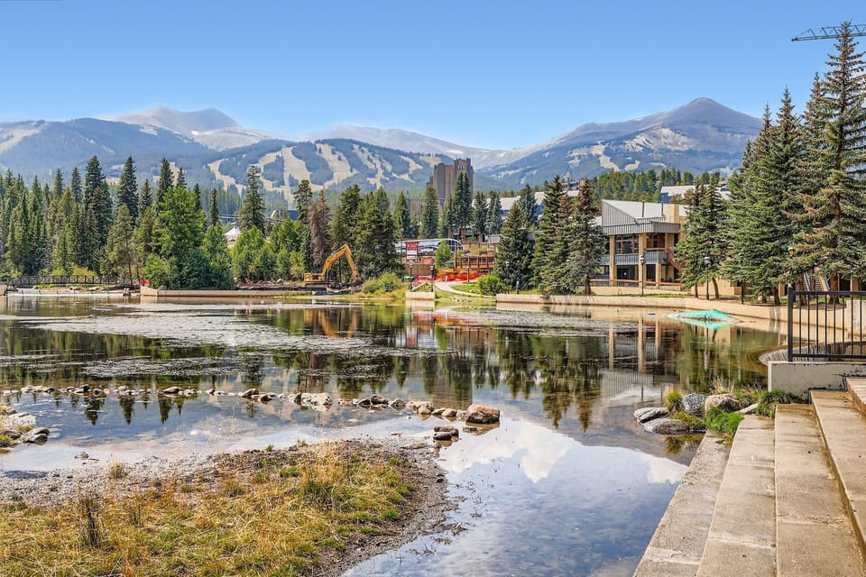 Captivating Views of Maggie Pond and Mountains