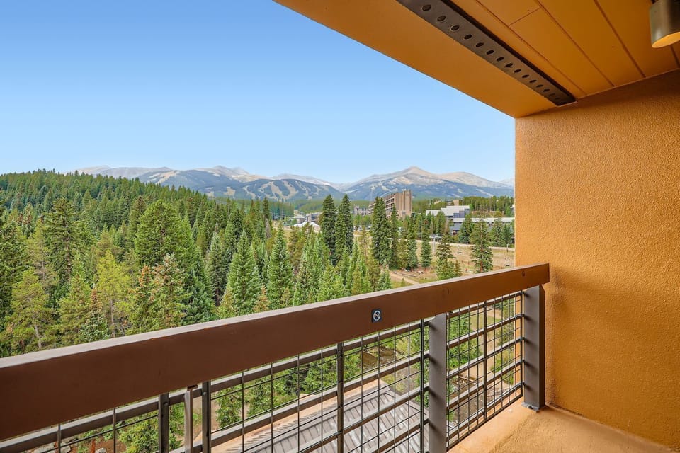 Balcony Offering Serene Views of Nature and Surrounding Mountains